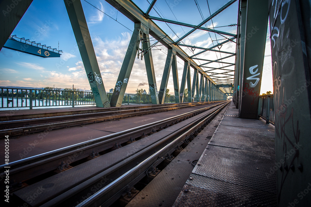 Obraz premium Nordbrücke bei Mainz im Sonnenaufgang