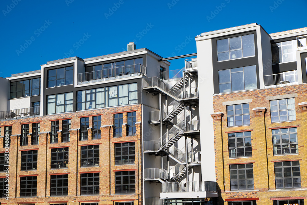 Ταπετσαρία Flats in an old industrial building seen in Berlin