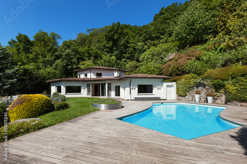 villa with swimming pool © alexandre zveiger