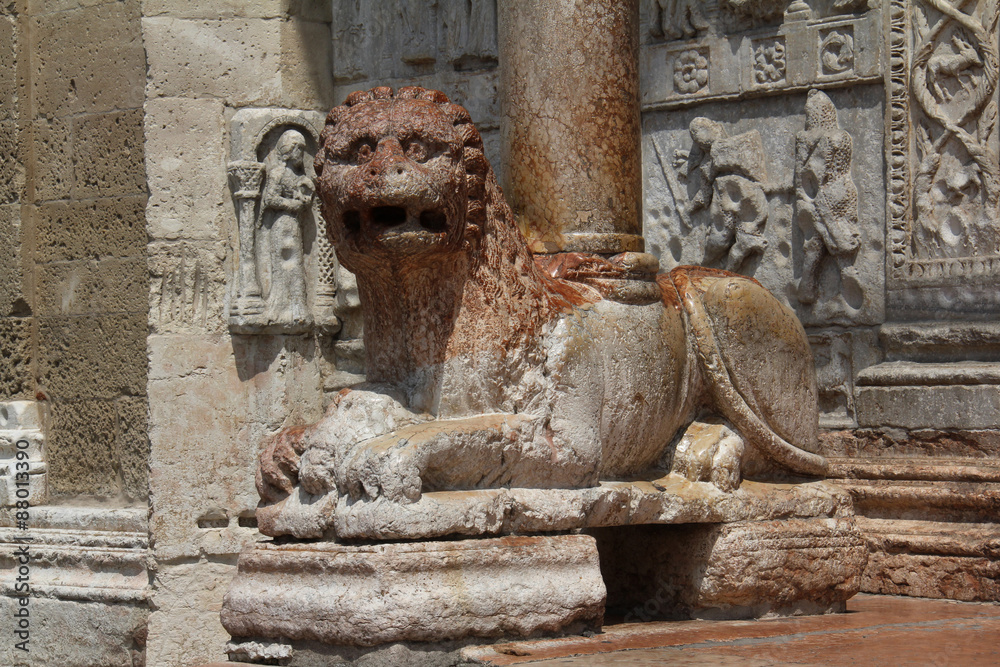 leone stiloforo; protiro della Basilica di S. Zeno, Verona