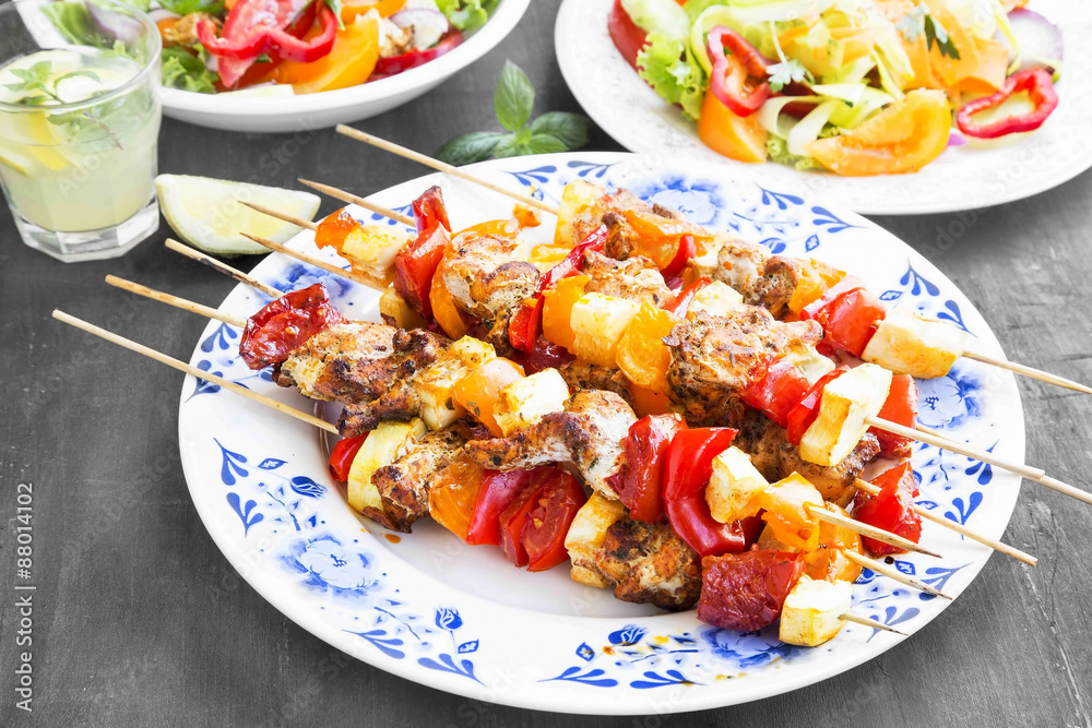 Skewers Meal with Grilled Chicken, Tomatoes and Peppers Skewers Meal with Grilled Chicken, Tomatoes and Peppers