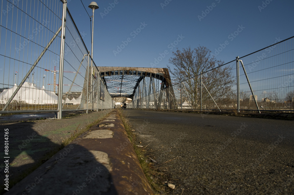 pont abandonné