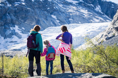 girls looking at the glacier