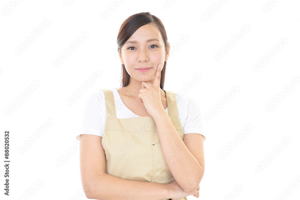 エプロンを着た笑顔の女性 エプロンを着た笑顔の女性