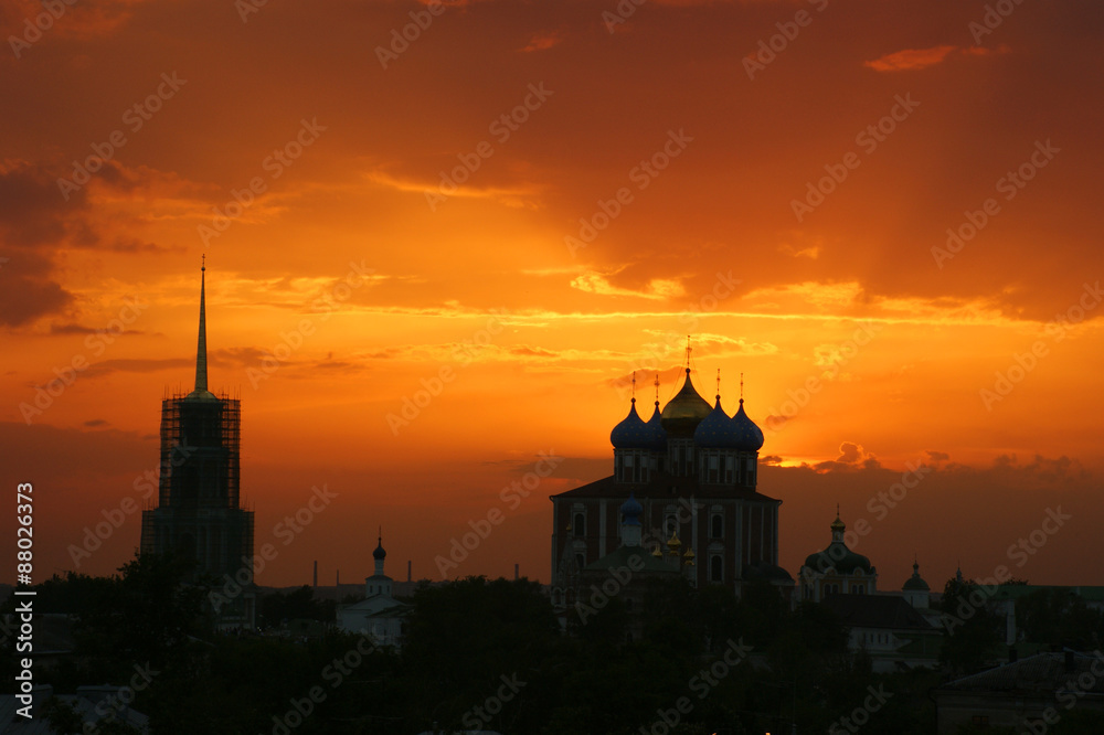 Fototapeta premium the city at sunset