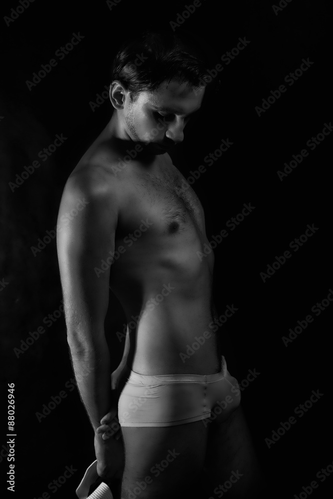 Naklejka premium young handsome guy in shorts and white hat