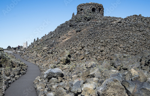 Plakat Dee Wright Observatory, trail and lava fields in central Oregon Cascade Range