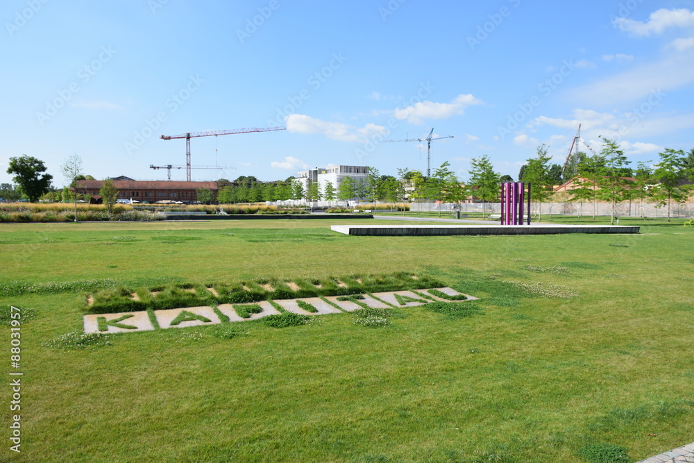 Obraz premium Schriftzug Kapital in grünem Rasen