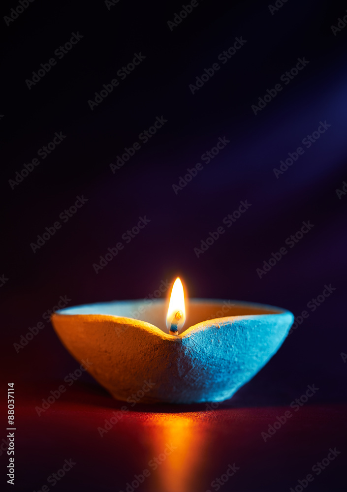 Traditional clay diya lamps lit during diwali celebration Stock-Foto |  Adobe Stock