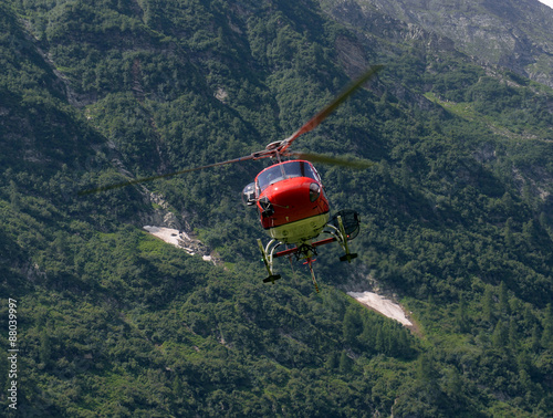 helicopter carries cargo in the Alps