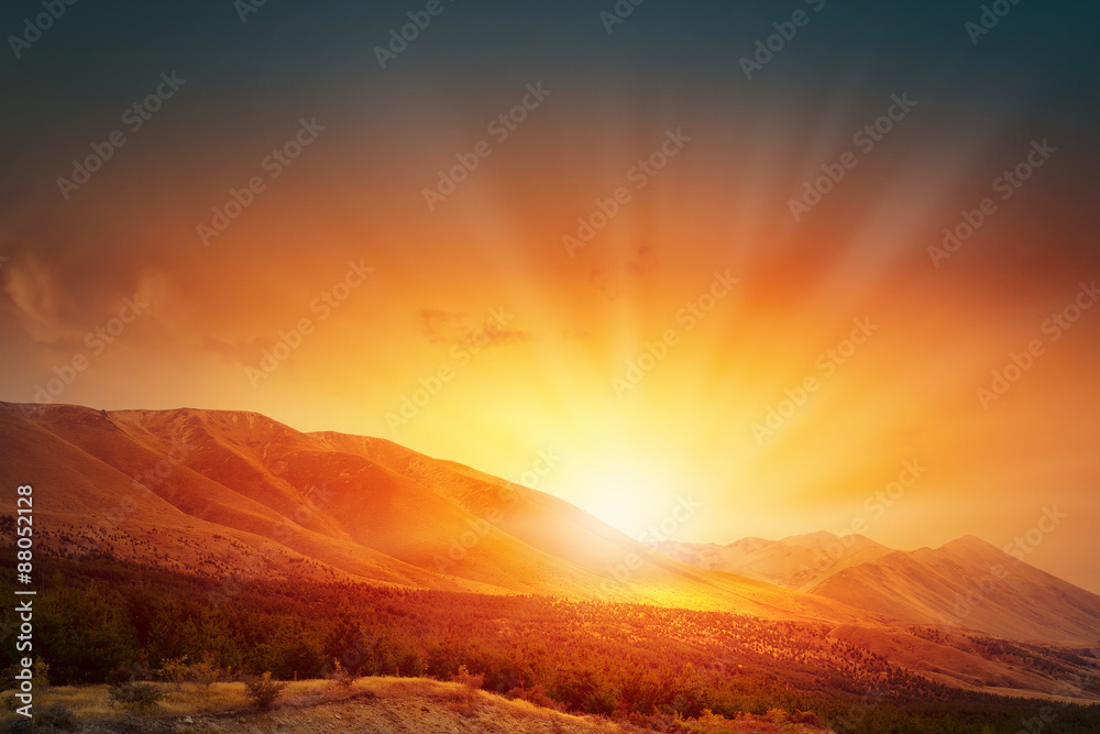 Obraz premium Sunrise above mountain 