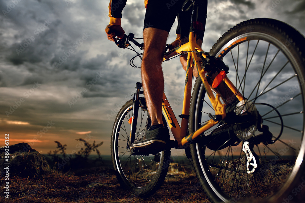 Obraz premium Mountain Bike cyclist riding outdoor