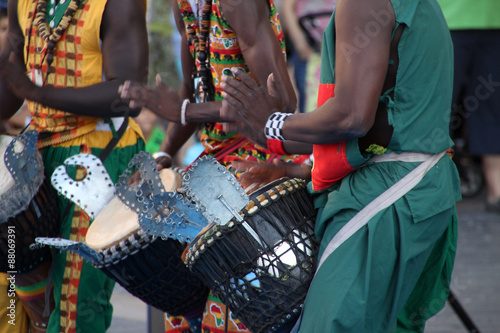 Banda senegalesa en plena actuación photo
