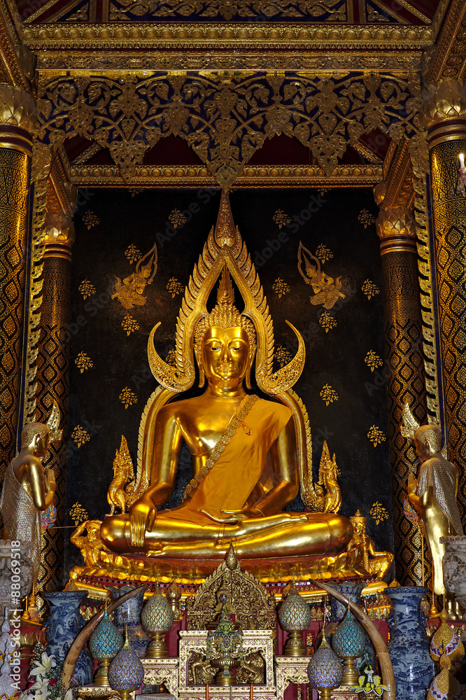 Buddha statue / Buddha statue at the Wat Phra Sri Rattana Mahathat Temple, Phitsanulok , Thailand