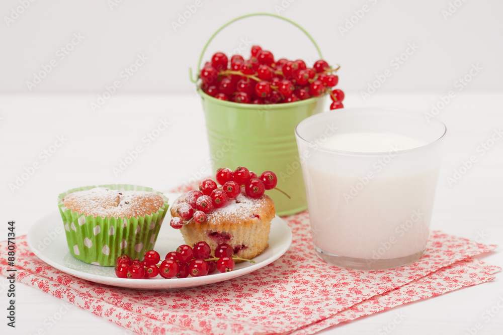 Cupcakes With Fresh Redcurrant. White Painted Table Cupcakes With Fresh Redcurrant. White Painted Table