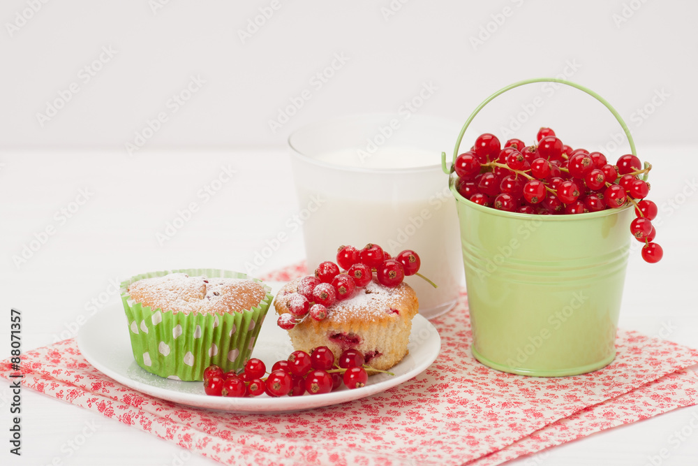 Cupcakes With Fresh Redcurrant. White Painted Table Cupcakes With Fresh Redcurrant. White Painted Table