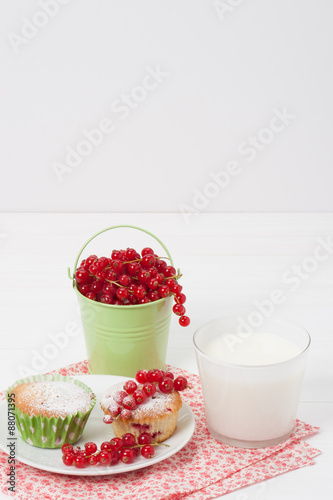Cupcakes With Fresh Redcurrant. White Painted Table
