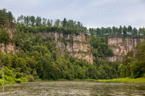 Fototapeta Naklejka Na Ścianę i Meble -  Tourist route to the Urals. Pine forest on a cliff with views of the rive