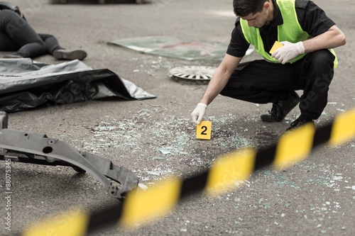 Cuadro en lienzo Investigation at road accident area