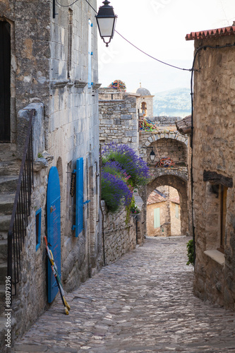 Fototapeta Naklejka Na Ścianę i Meble -  In the streets of Lacoste, a small village in Provence