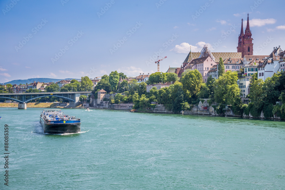 Naklejka premium Bâle depuis les rives du Rhin
