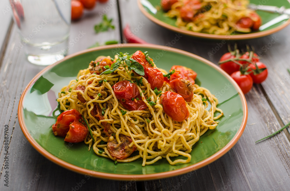 Homemade semolina spaghetti with cherry Homemade semolina spaghetti with cherry