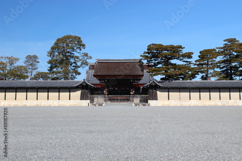 京都御苑　建礼門と築地塀