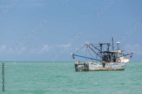 Fishing boat © carlos Restrepo