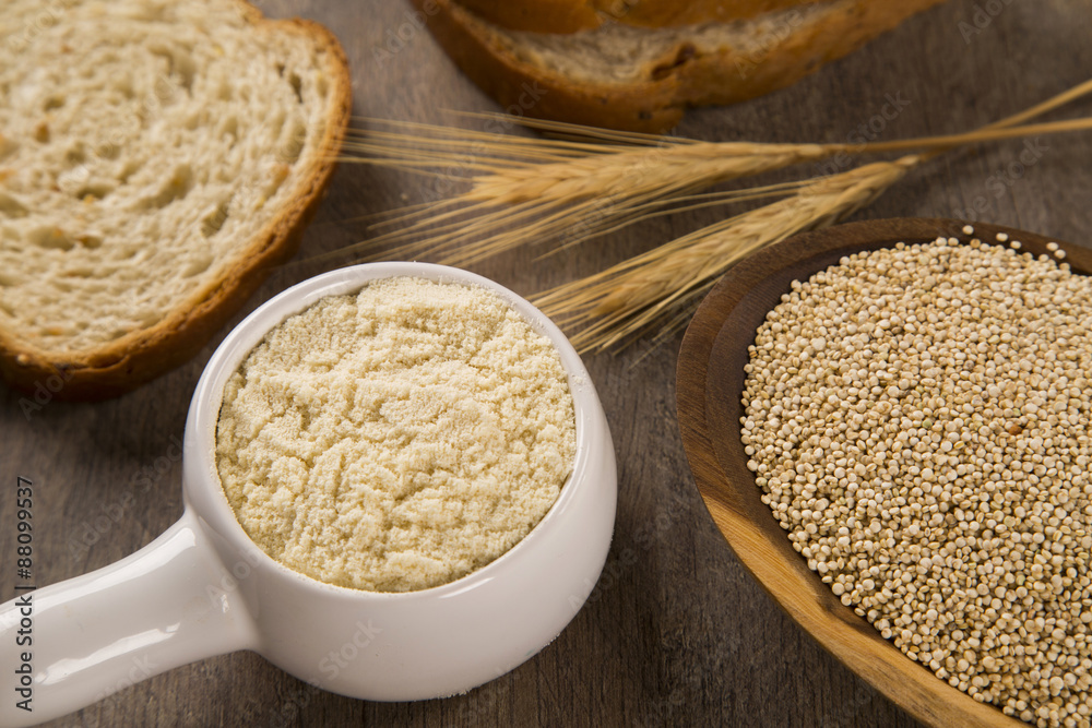 Portion of uncooked Quinoa and wey protein Portion of uncooked Quinoa and wey protein