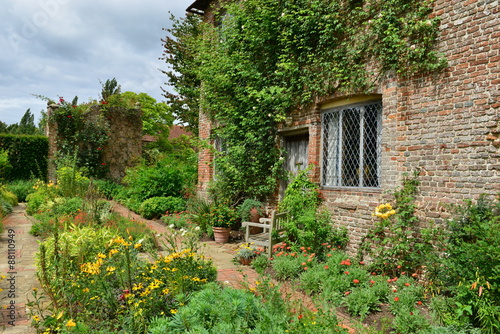An old English country cottage in Kent, 