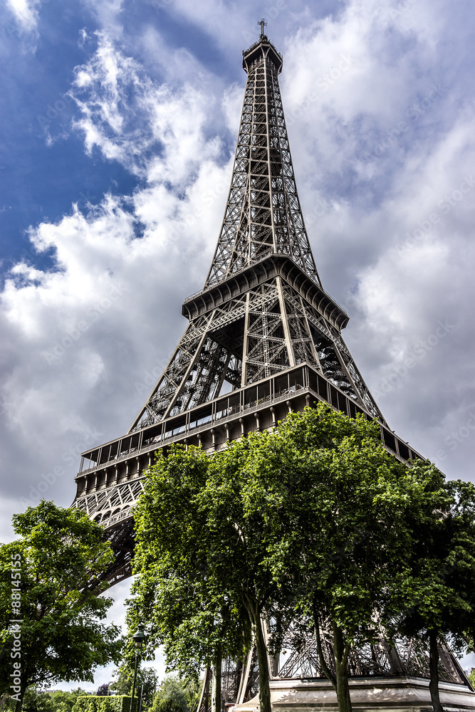 Tour Eiffel (Eiffel Tower), Champ de Mars in Paris, France.