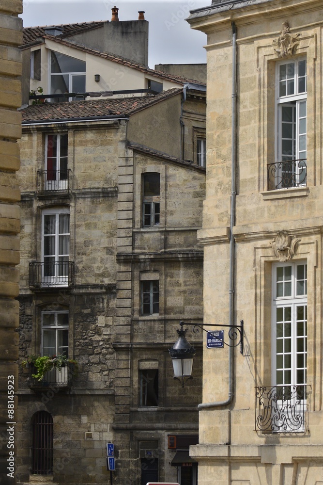Architecture archaïque des vieilles bâtisses du centre historique de Bordeaux