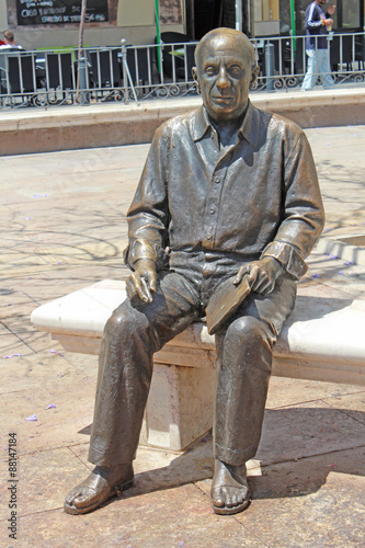 Malaga, statue de Picasso photo