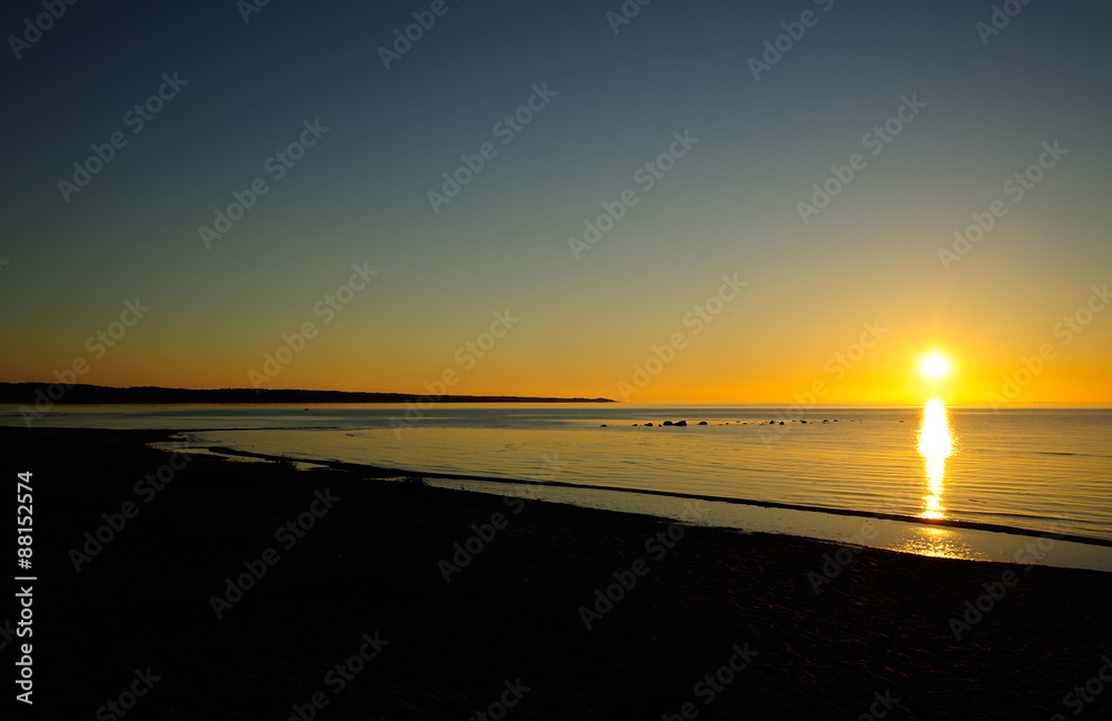Fototapeta premium Sonnenuntergang an der Ostseeküste bei Kunda / Estland