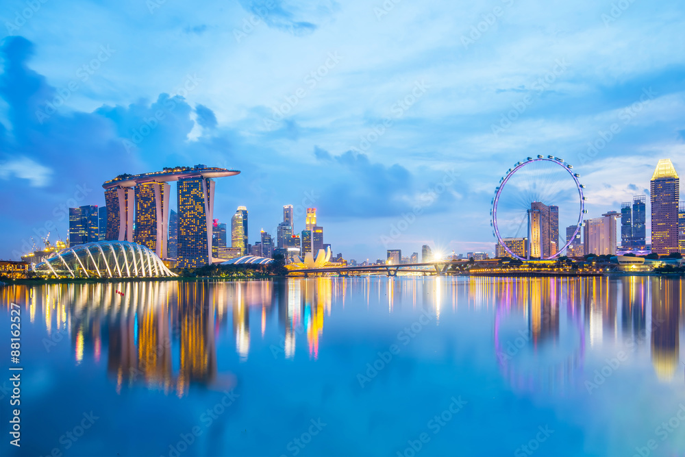 Naklejka premium Panoramę Singapuru w nocy