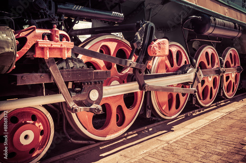 Fotografie Red locomotive wheel