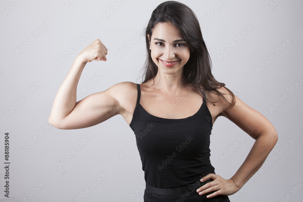 Bellissima Ragazza mostra il bicipite da braccio di ferro Bellissima Ragazza mostra il bicipite da braccio di ferro