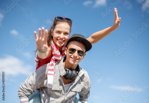 smiling teenagers in sunglasses having fun outside © Syda Productions