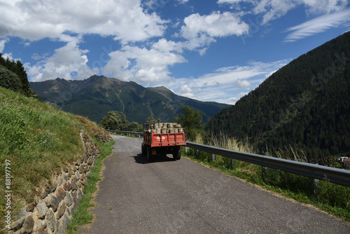 Tableau sur toile strada di montagna panorama di montagna