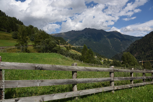 prateria montagna montagne sole alta montagna nuvole nuvoloso paesaggio di montagna