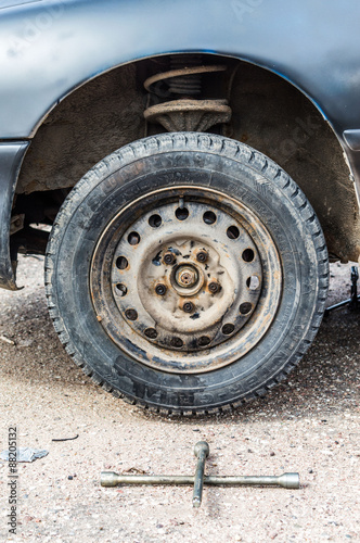 Rusty car wheel with a special key © WormBlast