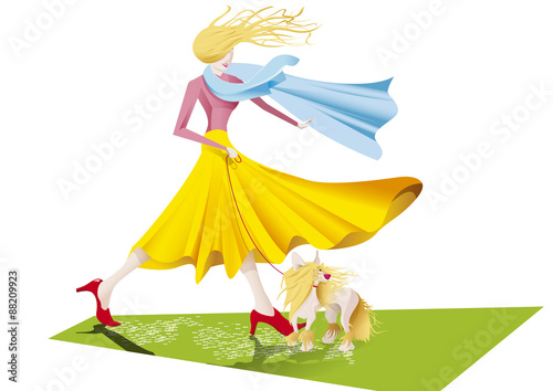 femme se promenant avec son chien