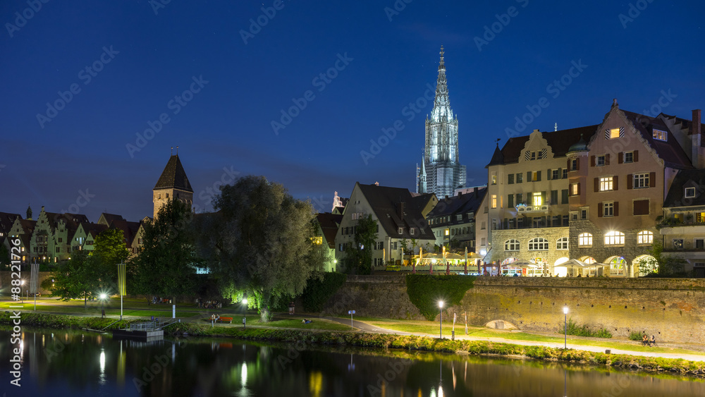 Obraz premium Skyline of German City Ulm at night