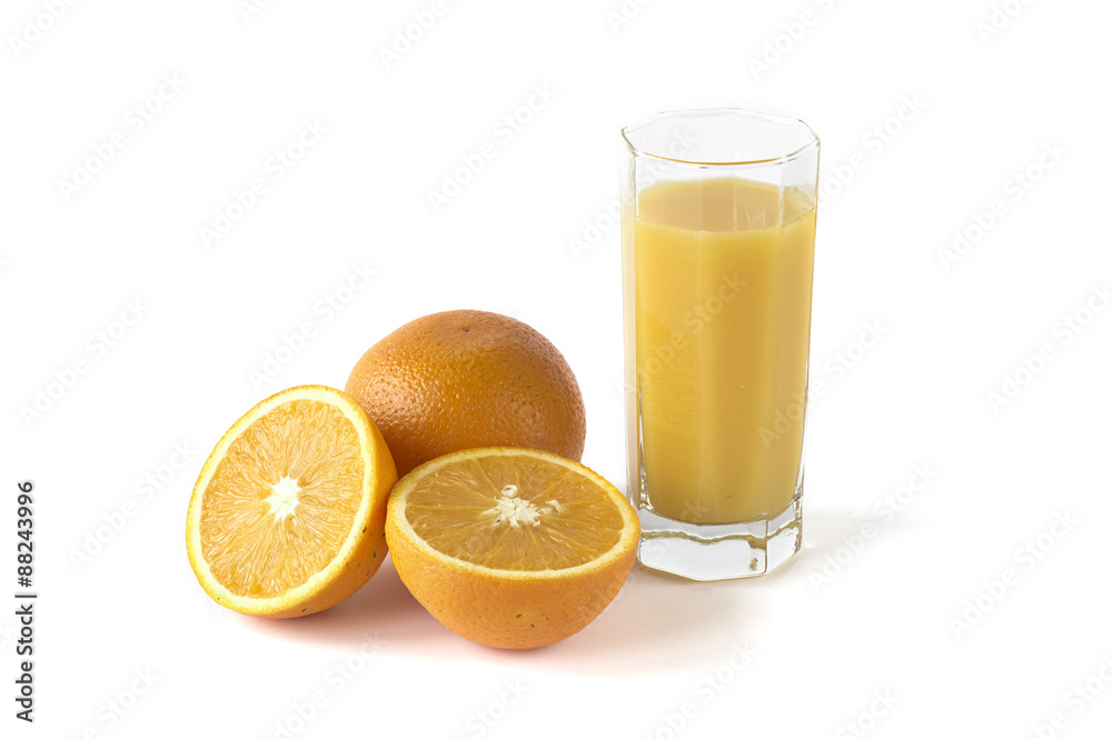 Orange juice with fresh oranges