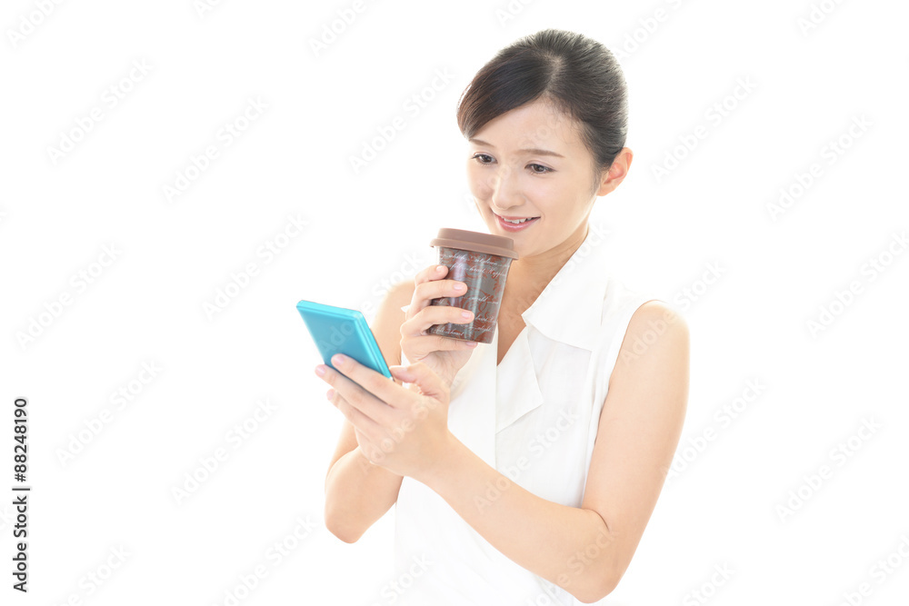 コーヒーを飲み寛ぐ女性 コーヒーを飲み寛ぐ女性