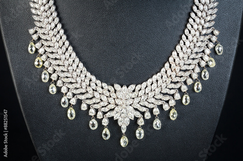 diamonds necklace