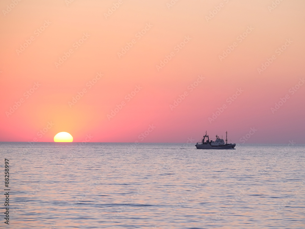 Obraz premium Landscape with the image of a sea sunset