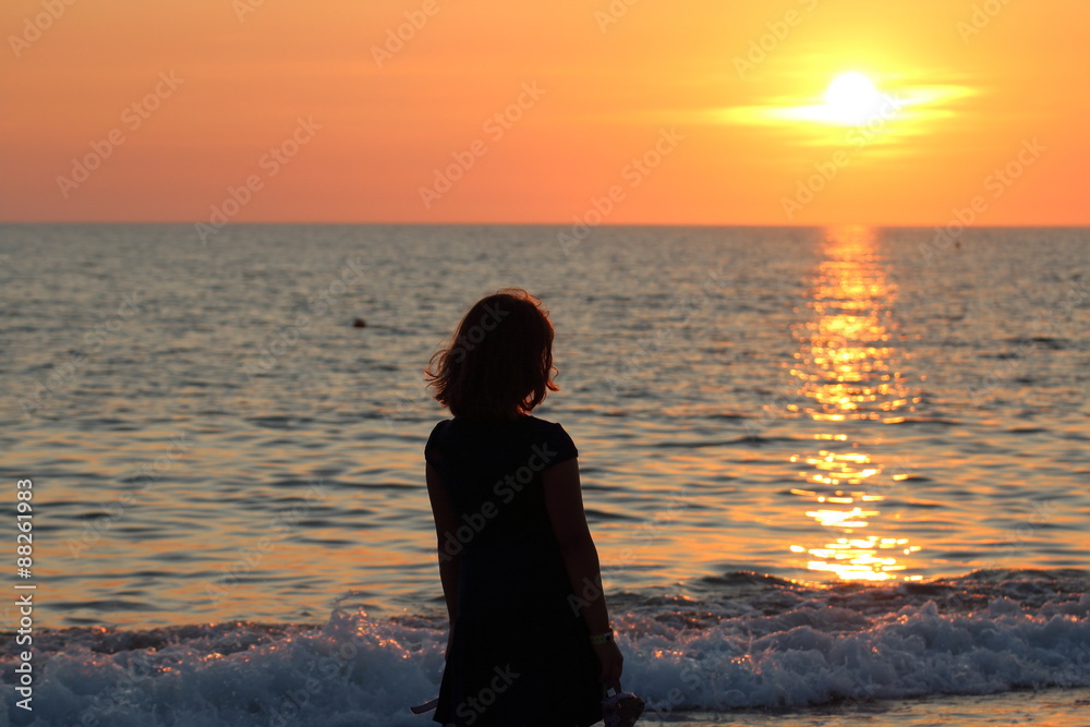 Sunset sea. sundowner over water horizon