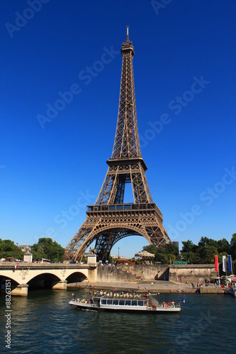 La Tour Eiffel à Paris, France © Picturereflex