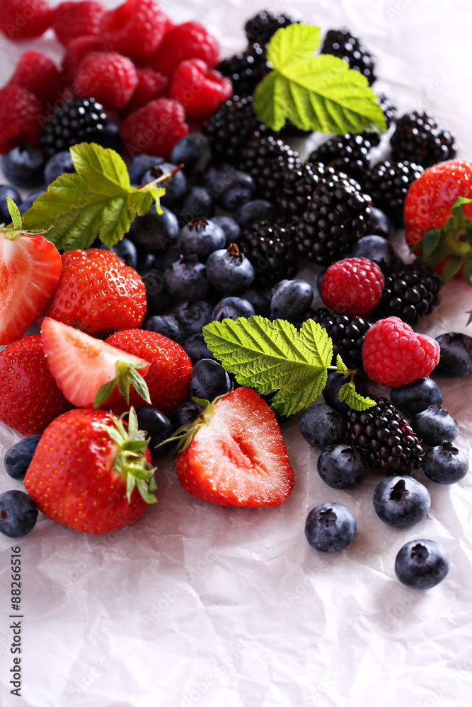 Obraz premium Variety of summer berries on white